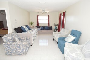 3 bedrooms, iron/ironing board, free WiFi, bed sheets