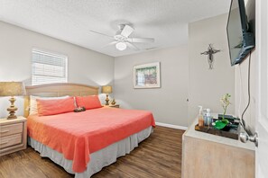 4 bedrooms, WiFi - The Good Life, Beautiful Oceanfront Home in Cherry Grove (North Myrtle Beach)