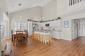Dining - The Good Life, Beautiful Oceanfront Home in Cherry Grove (North Myrtle Beach)