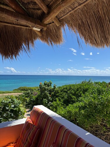  OCEAN FRONT MEXICAN STYLE  VILLA, CARIBBEAN BLUE SEA VIEWS AND POOL - 6 guests 