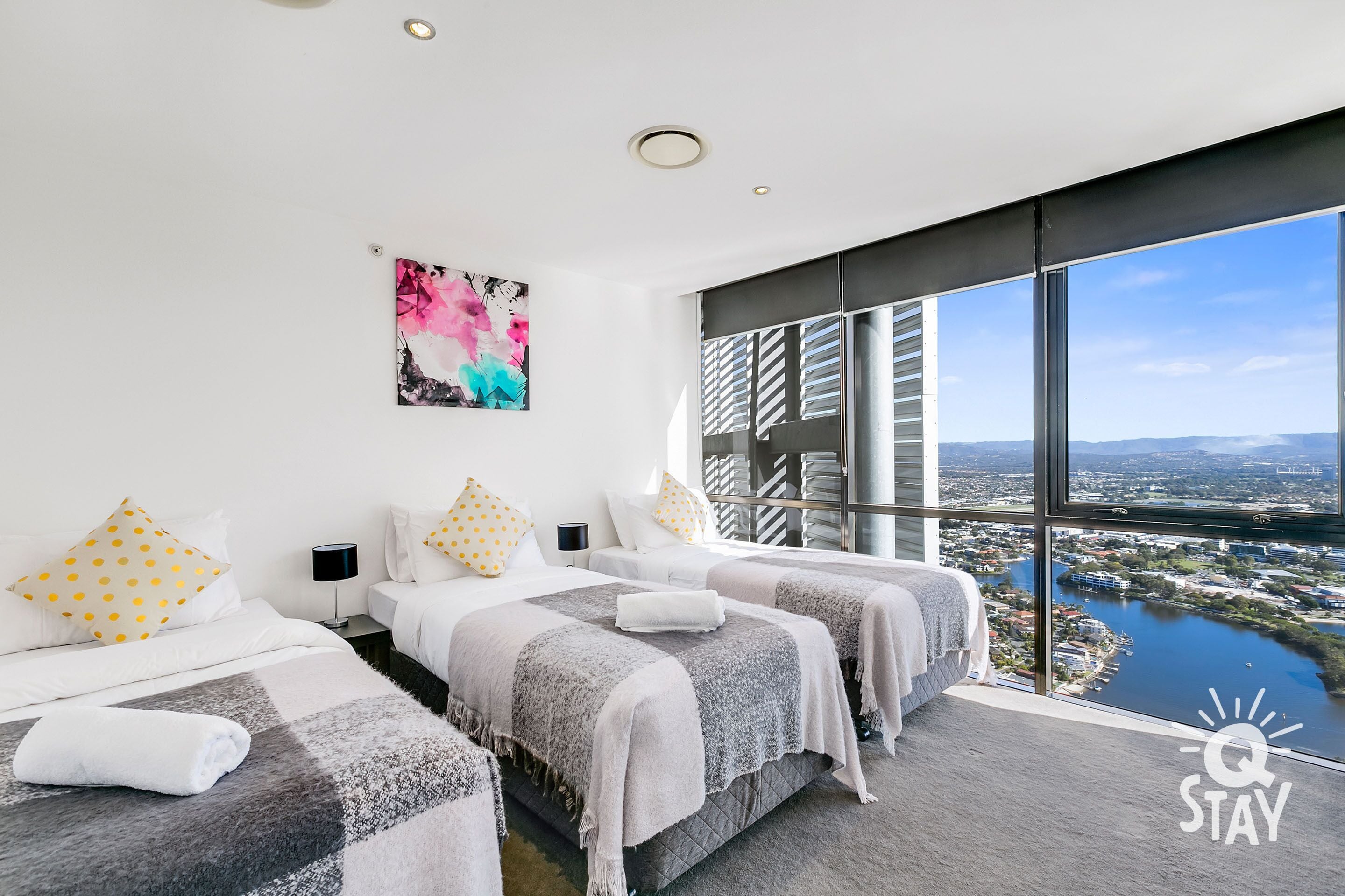 Circle on Cavill 3 Bedroom Sub Penthouse — image 21