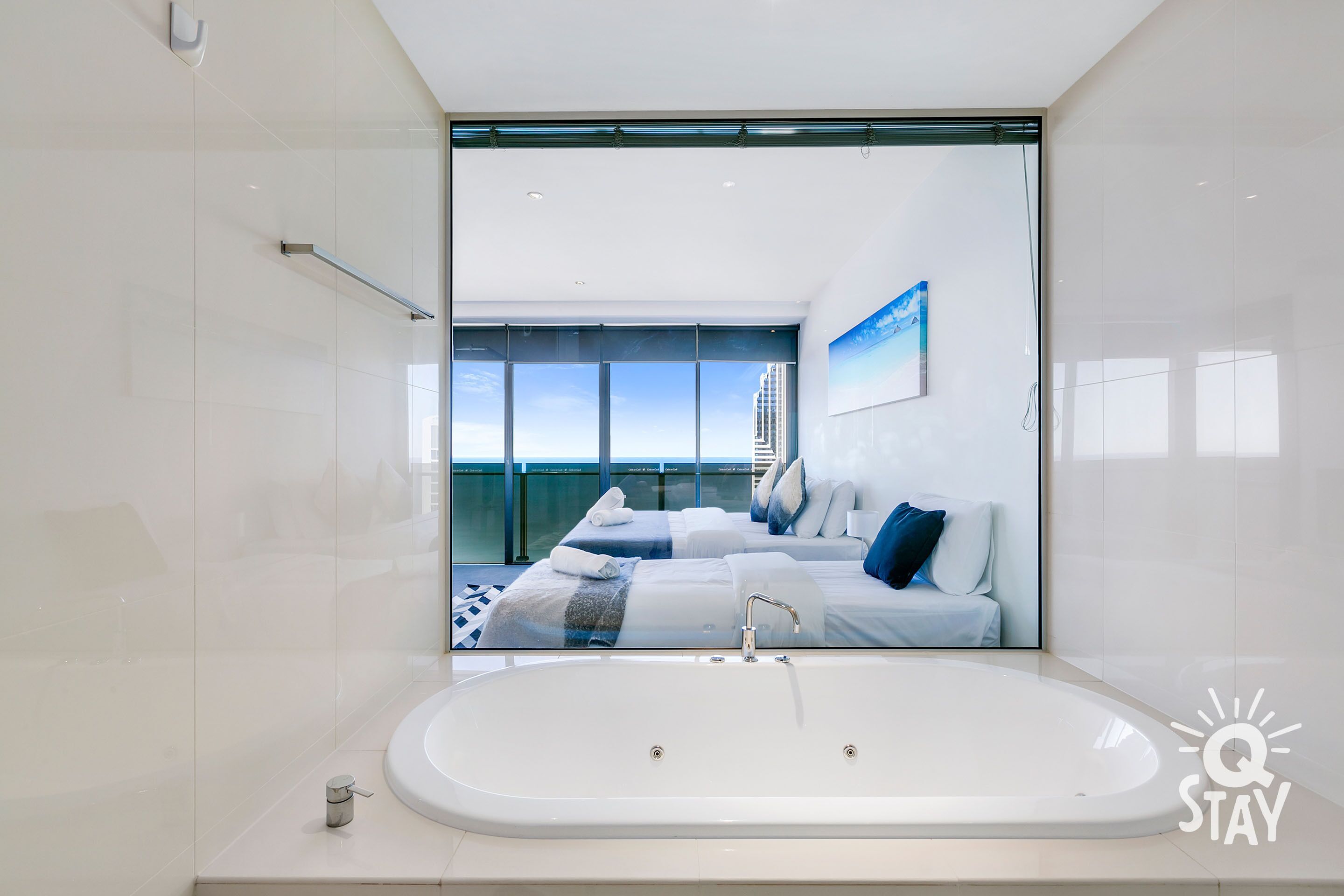 Circle on Cavill 3 Bedroom Sub Penthouse — image 3