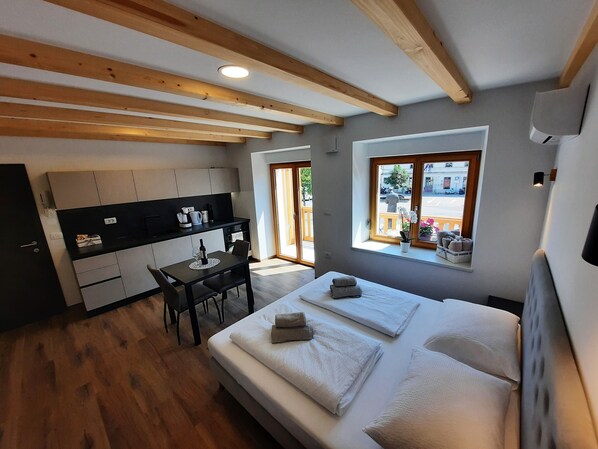 1 bedroom, in-room safe, iron/ironing board, free WiFi