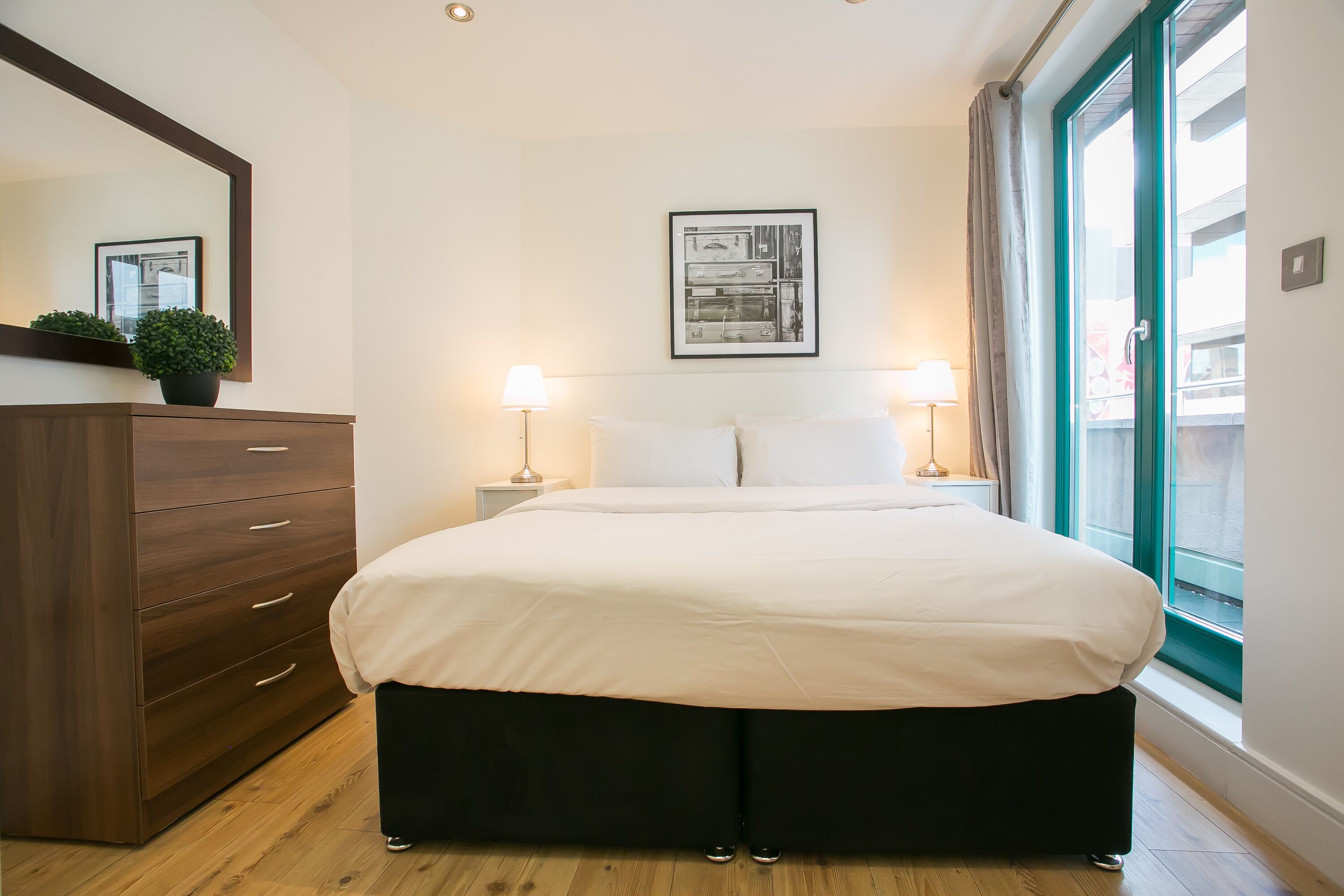 Temple Bar Square 3 Bed/2Bath Penthouse Apartment - private rooftop with views