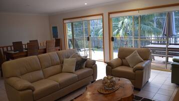 Smart TV, DVD player, table tennis, books