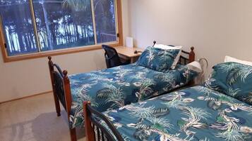 3 bedrooms, desk, iron/ironing board, free WiFi