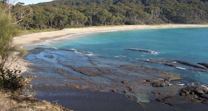 Beach House - direct 2-min access to the beach