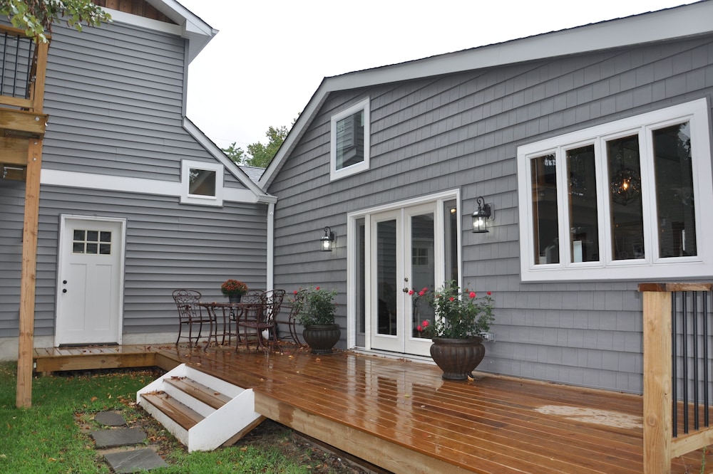 New Bungalow with view of South River!
