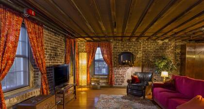 Rare River Street w/Balcony, Historic, Luxury, Affordable, 2/2, Loft STVR00088