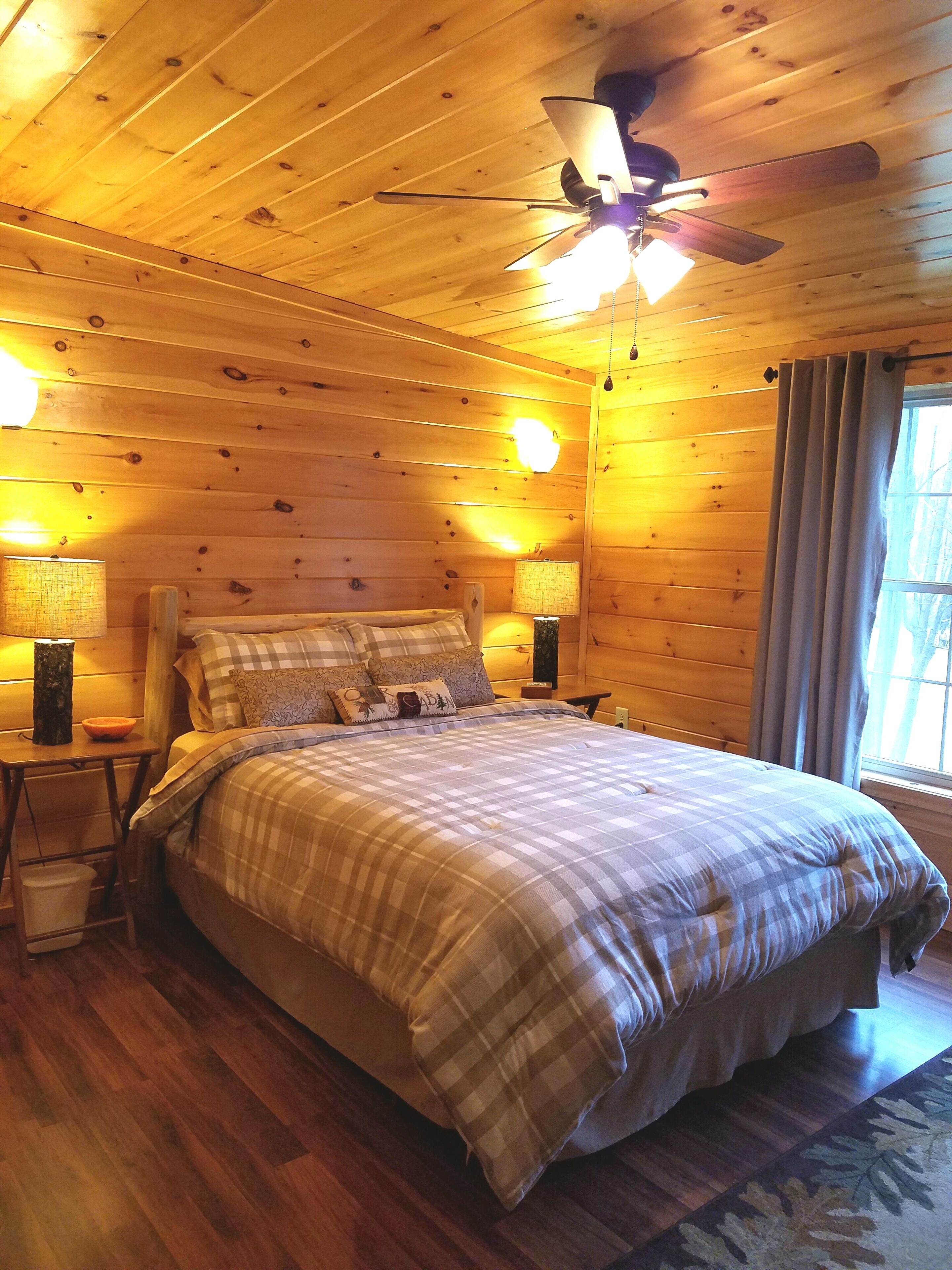 3 bedrooms, desk, iron/ironing board, travel crib