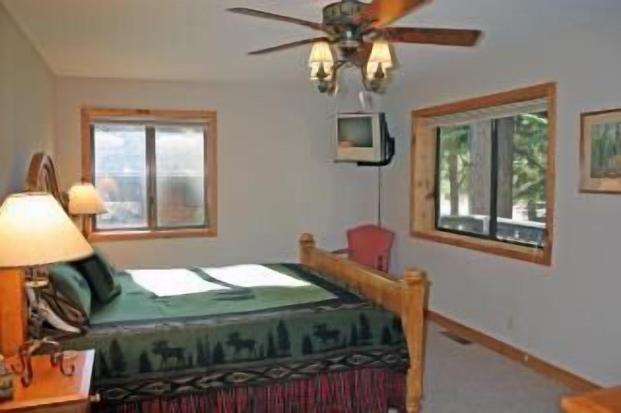 Lakeview Chalet - 5bd,2ba,hot tub,pool table,Visa/MC