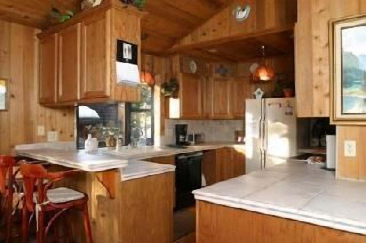 Lakeview Chalet - 5bd,2ba,hot tub,pool table,Visa/MC