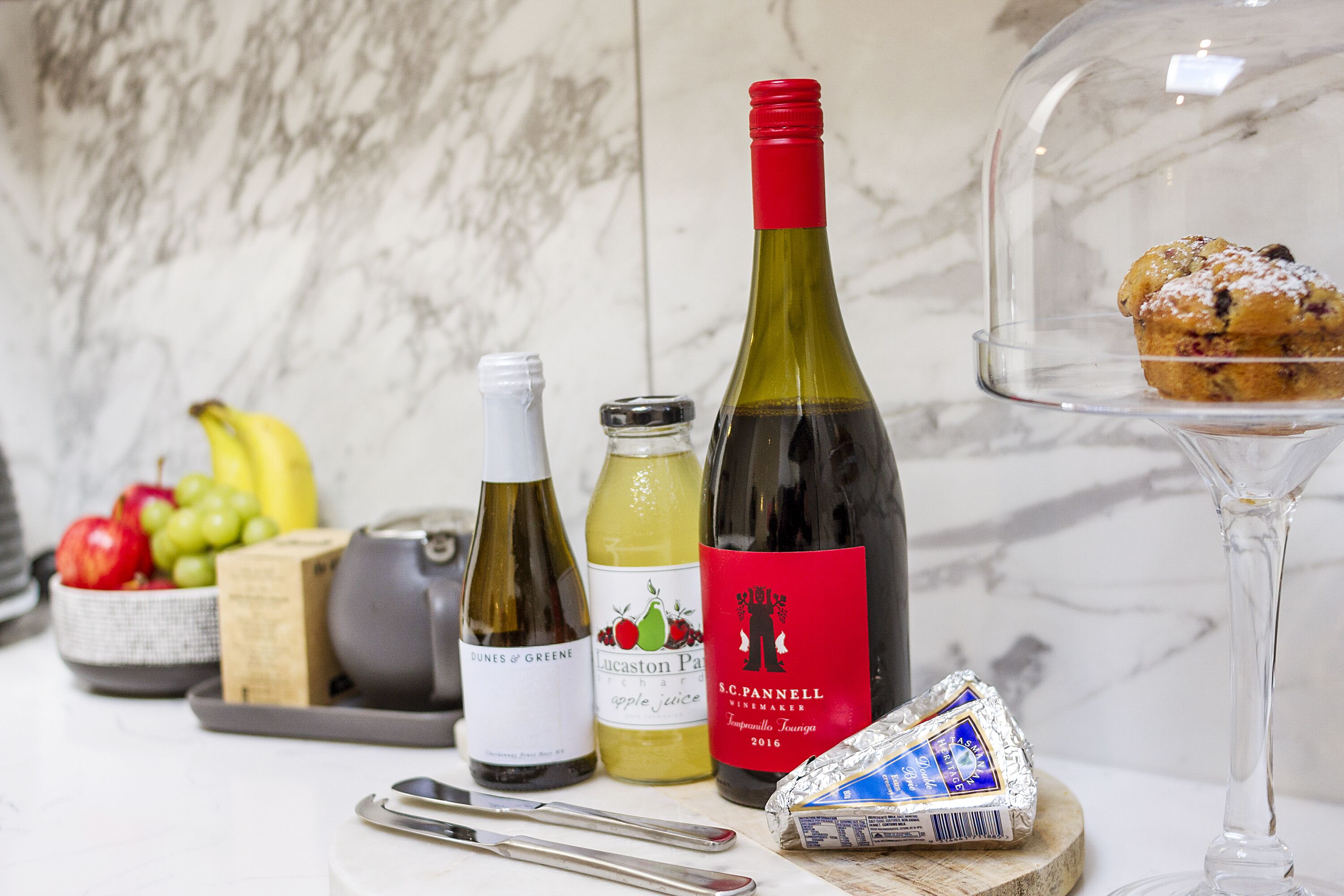 \"Colonial Hampdens\" Splendid Luxury Georgian Cottage 2 - Genuine 2 Bedroom — image 2