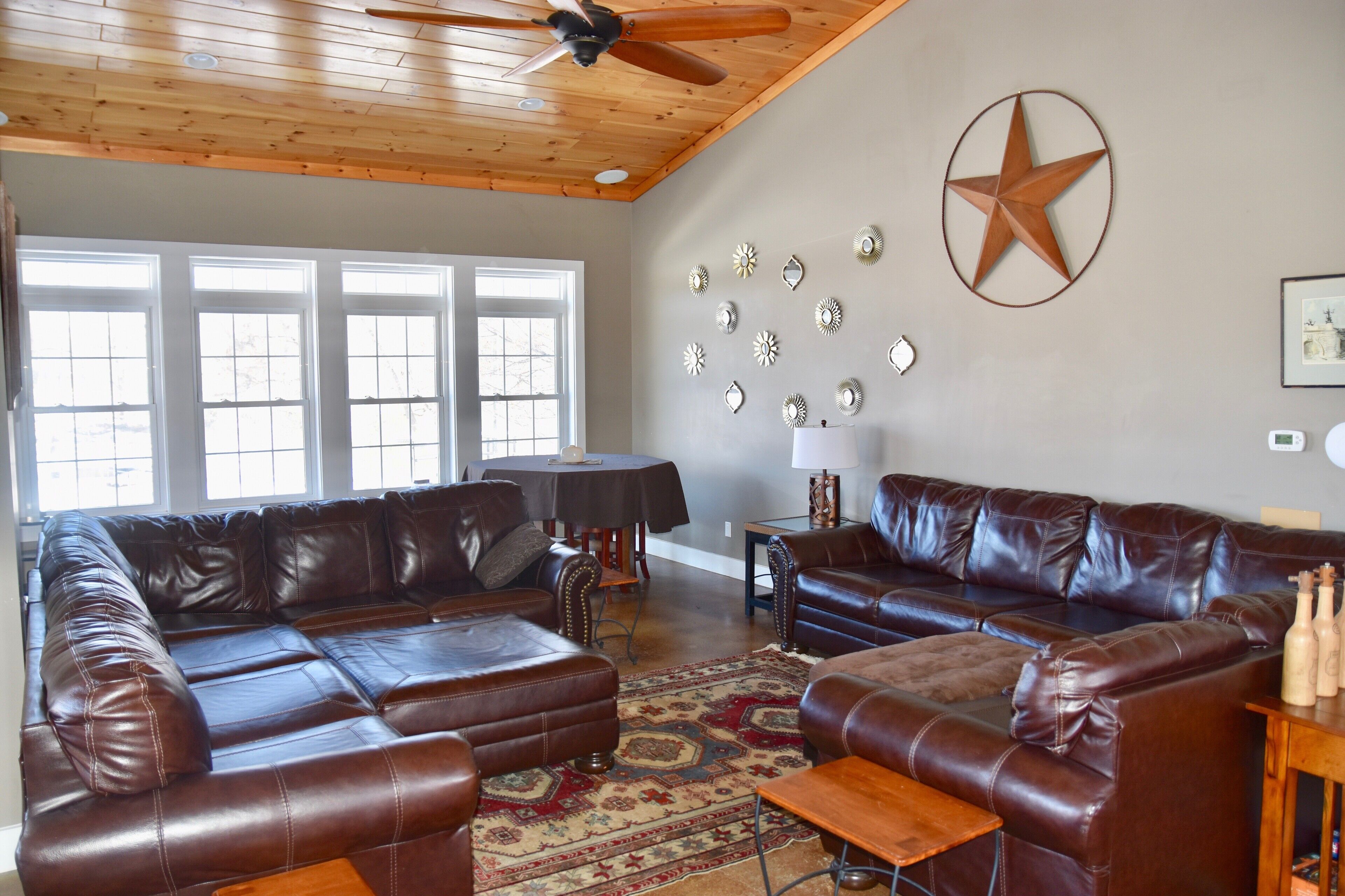 Luxury Waterfront Escape perfect for Families and Corporate retreats