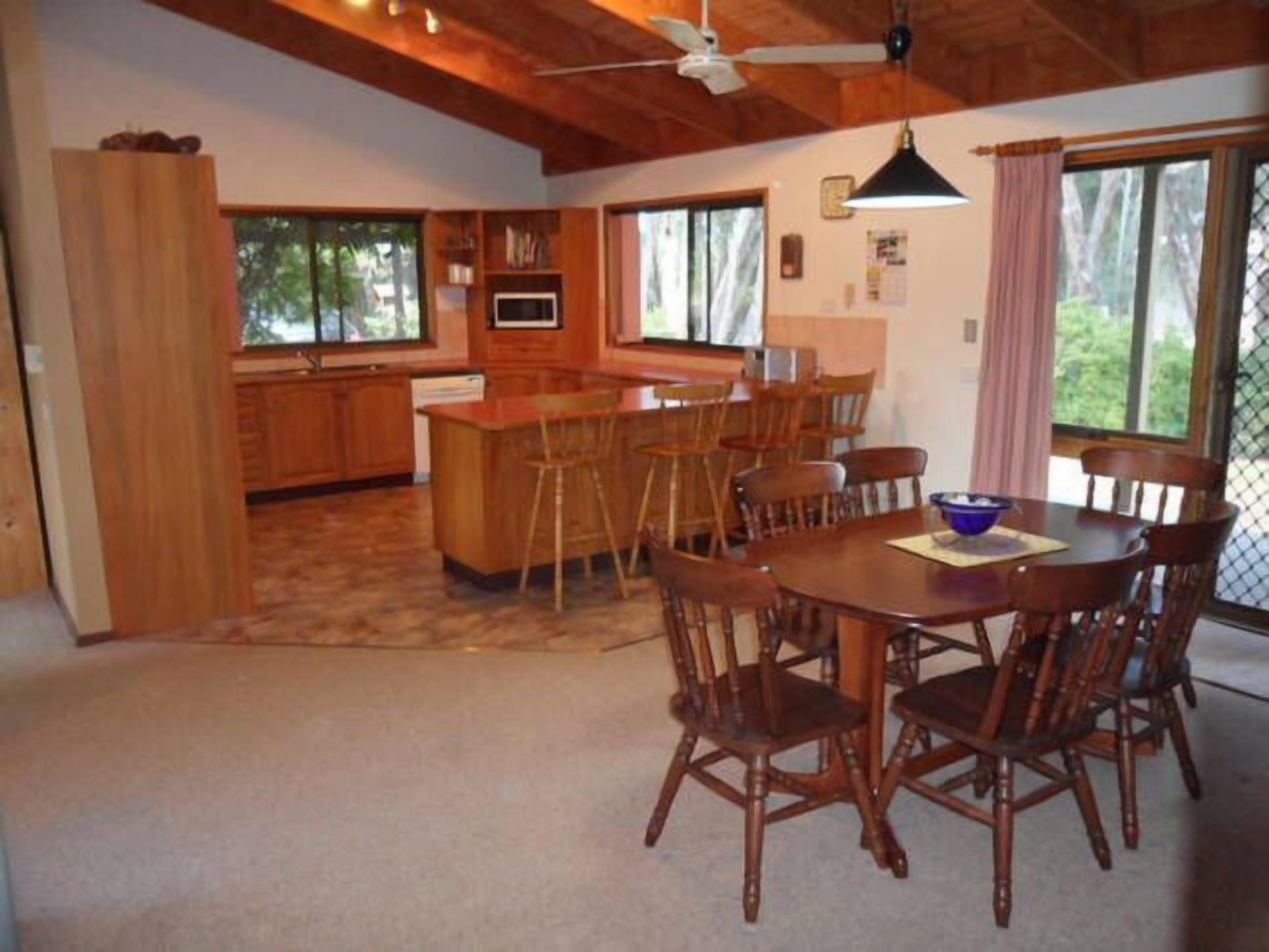 The Sanctuary-Fantastic Beach and Lake Retreat