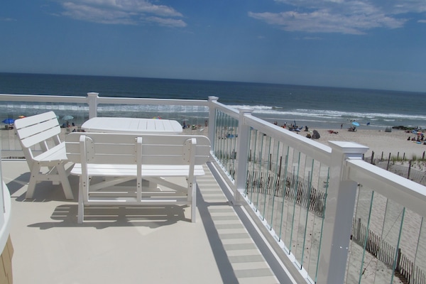 sitting area on deck outside kitchen