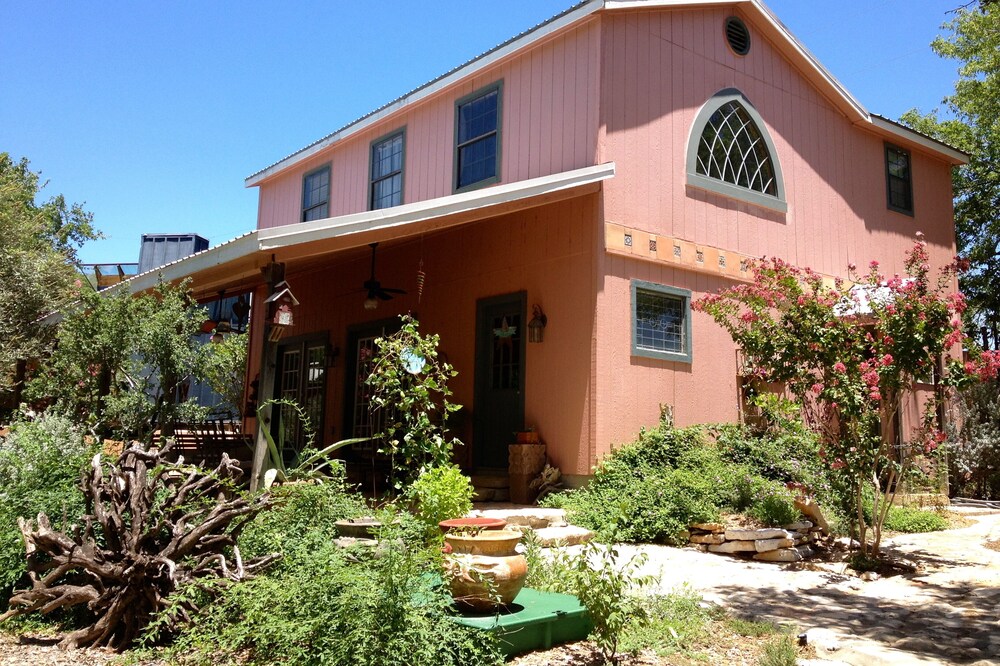 Cozy Lakefront Cottage on Magical Retreat Property w/ Kayaks, Canoe, SUPs, Yoga!