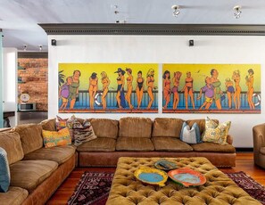 Smart TV, fireplace, DVD player, stereo - The Grand Loft*Walk to Broadway*PrintersAlleyLofts (Nashville)