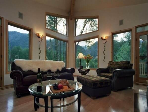 Smart TV, chimenea, reproductor de DVD y futbolito 