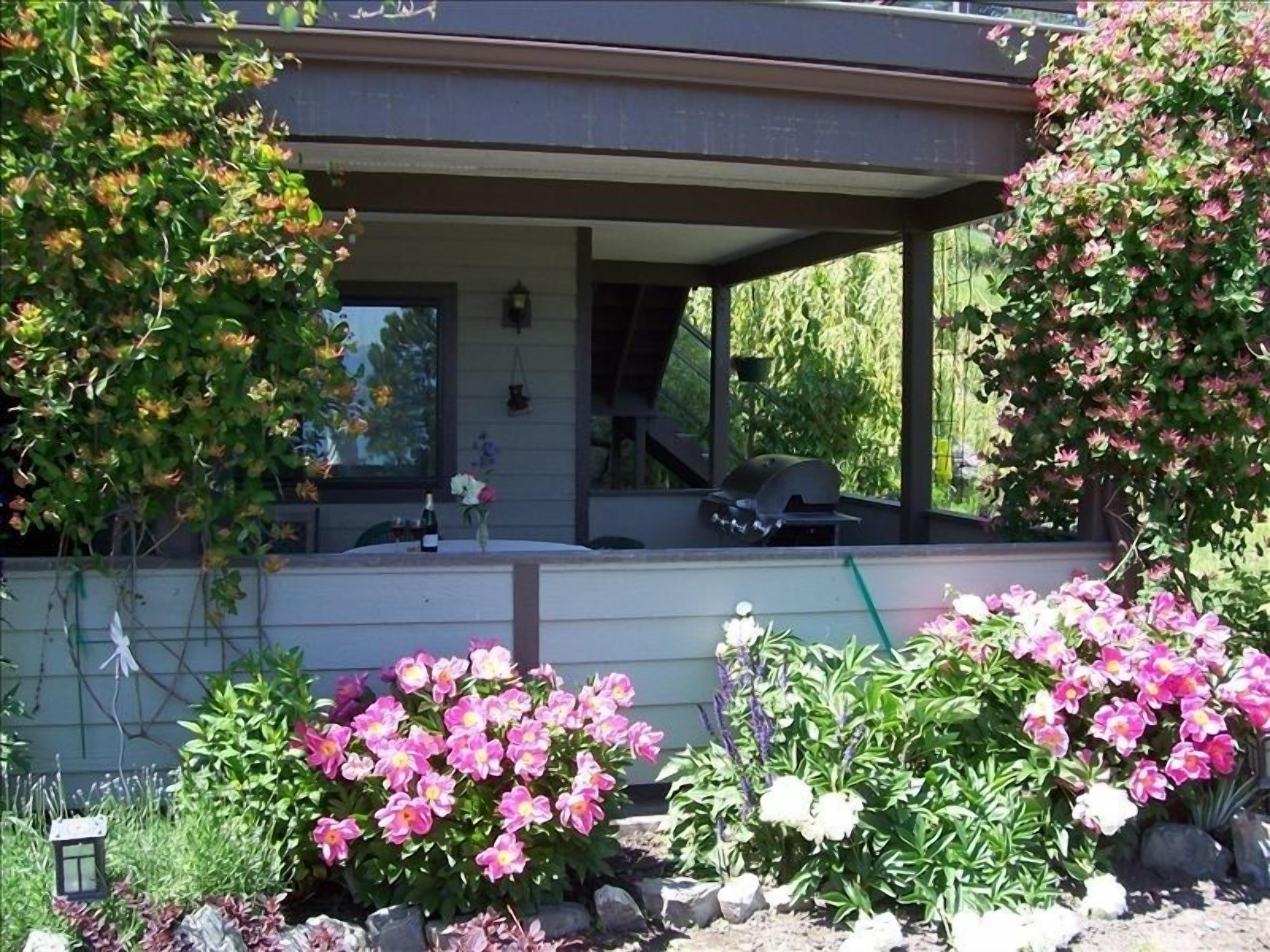 Private Guest Quarters Overlooking Somers Bay