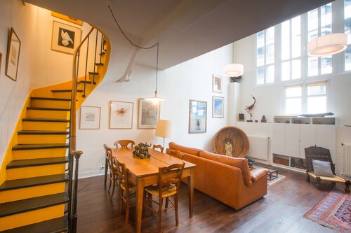 Eclectic large living space steps from the the Eifel Tower 2bedrs 2,1/2bathrs
