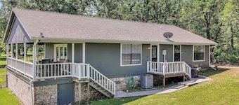 Meadow Lodge - 78 Acres & Lake @ Road Runner Ranch
