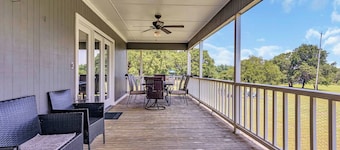 Meadow Lodge - 78 Acres & Lake @ Road Runner Ranch