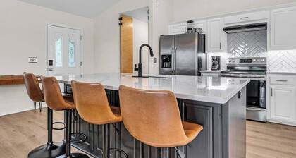 Meadow Lodge - 78 Acres & Lake @ Road Runner Ranch