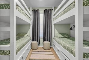 3 bedrooms, iron/ironing board, internet, bed sheets