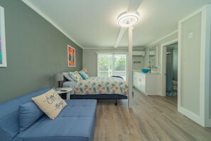 1 bedroom, iron/ironing board, WiFi, bed sheets - Pet-Friendly / Family-Friendly Waterfront Vacation Rental + Free Boat Dockage! (Matlacha)