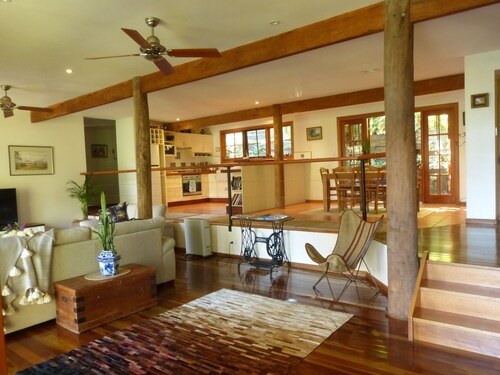 Magnolia Cottage - Magical Noosa Hinterland Retreat 