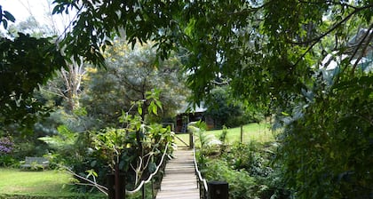 Magnolia Cottage - Magical Noosa Hinterland Retreat
