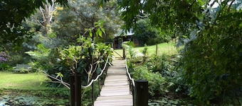 Magnolia Cottage - Magical Noosa Hinterland Retreat