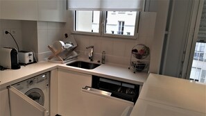 雪櫃、微波爐、焗爐、爐具