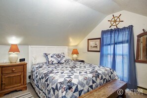 1 bedroom, desk, iron/ironing board, WiFi