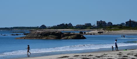 Beach nearby, sun-loungers, beach towels