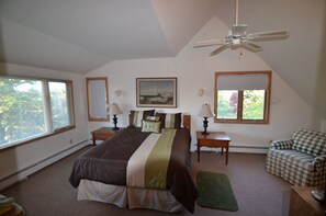 4 bedrooms, desk, iron/ironing board, free WiFi