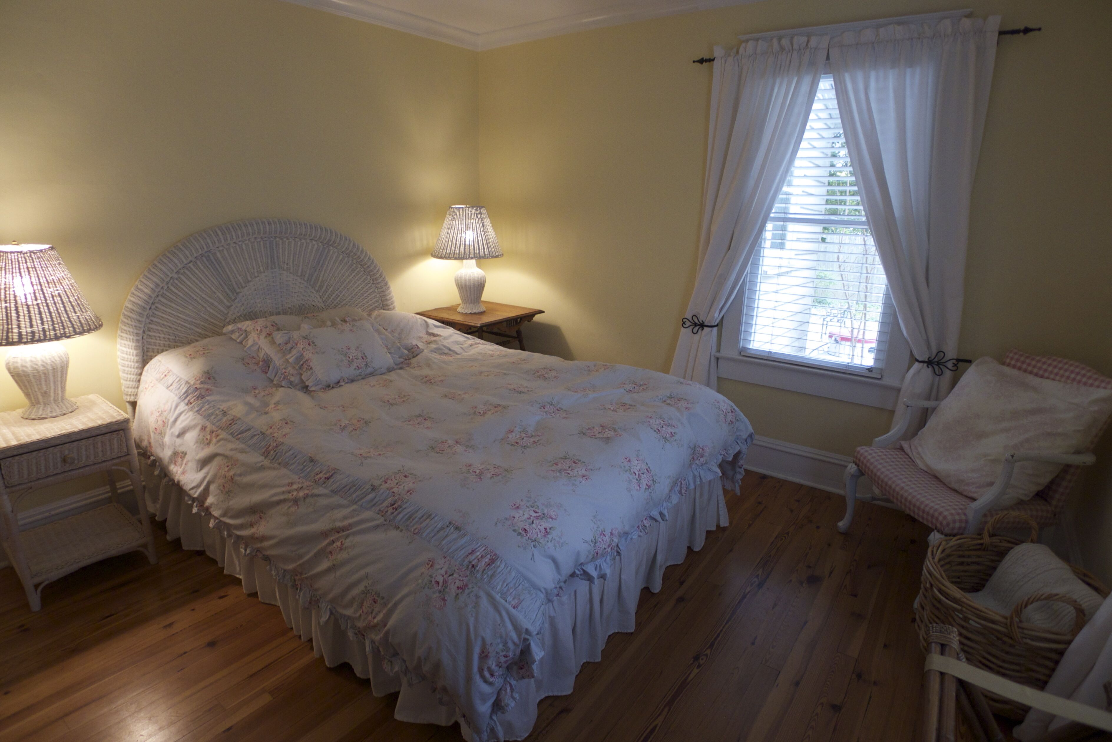 4 bedrooms, desk, iron/ironing board, free WiFi