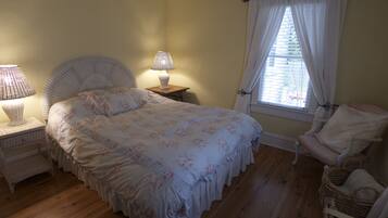 4 bedrooms, desk, iron/ironing board, free WiFi