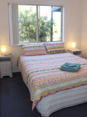 3 habitaciones, tabla de planchar con plancha, wifi y ropa de cama 