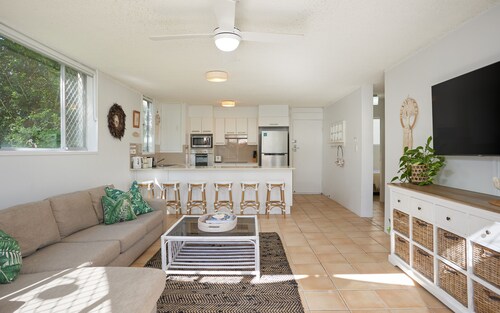 Burleigh Beach Pad 100m from beach - stunning