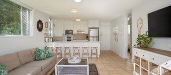 Burleigh Beach Pad 100m from beach - stunning