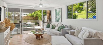 Burleigh Beach Pad 100m from beach - stunning