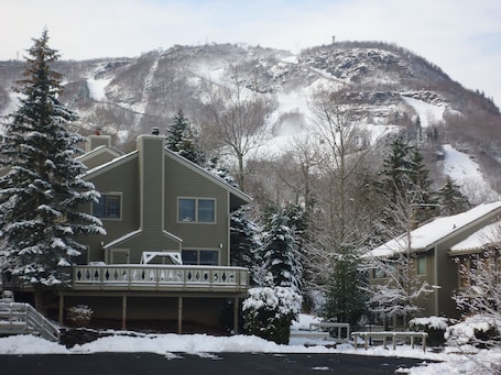 Exterior. Ski on Ski off 4BR Hunter Highlands Condo Super Clean! Big roomy