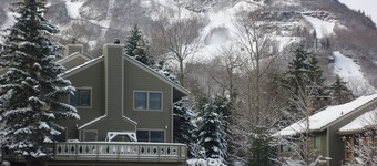 Ski on Ski off 4BR Hunter Highlands Condo Super Clean! Big roomy