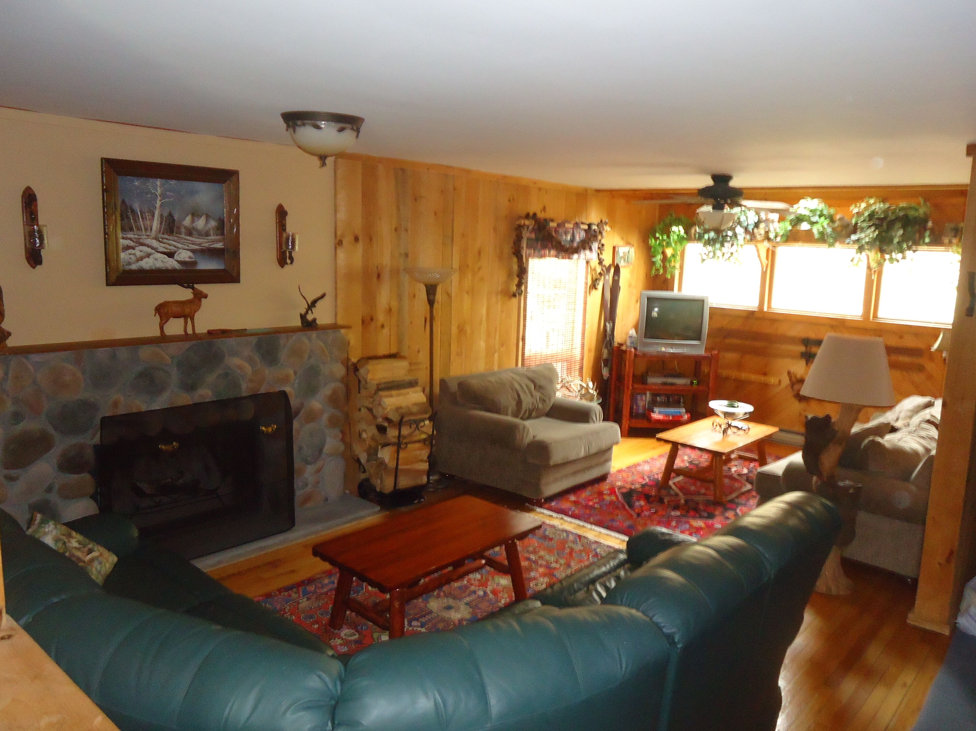 Hunter Hideaway 4BR Ski on Ski off Hunter Highlands Condo