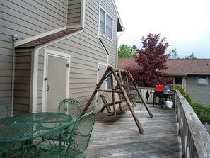 Outdoor dining - Ski on Ski off 4BR Hunter Highlands Condo Super Clean! Big roomy (Hunter)