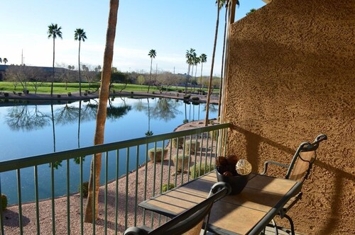 BEAUTIFUL LAKE FRONT CONDO VIEW  - Mesa, AZ - 3 Bedrooms - 2 Baths - (Sleeps 6)