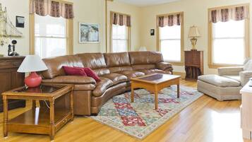 Smart TV, DVD player, books, offices