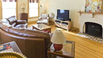 Smart TV, reproductor de DVD, libros y oficina